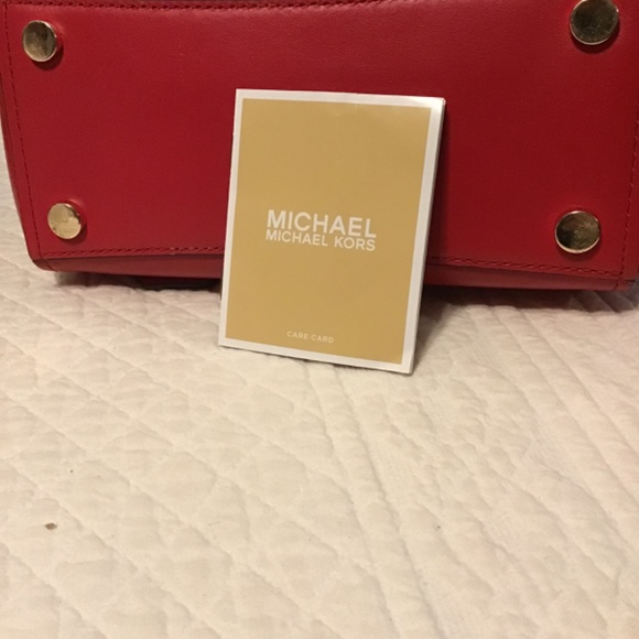 Small Michael Kors purse - Picture 4 of 8
